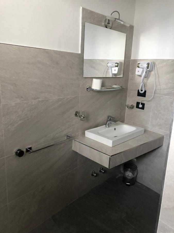 Hotel Nuovo Mediolan Zewnętrze zdjęcie