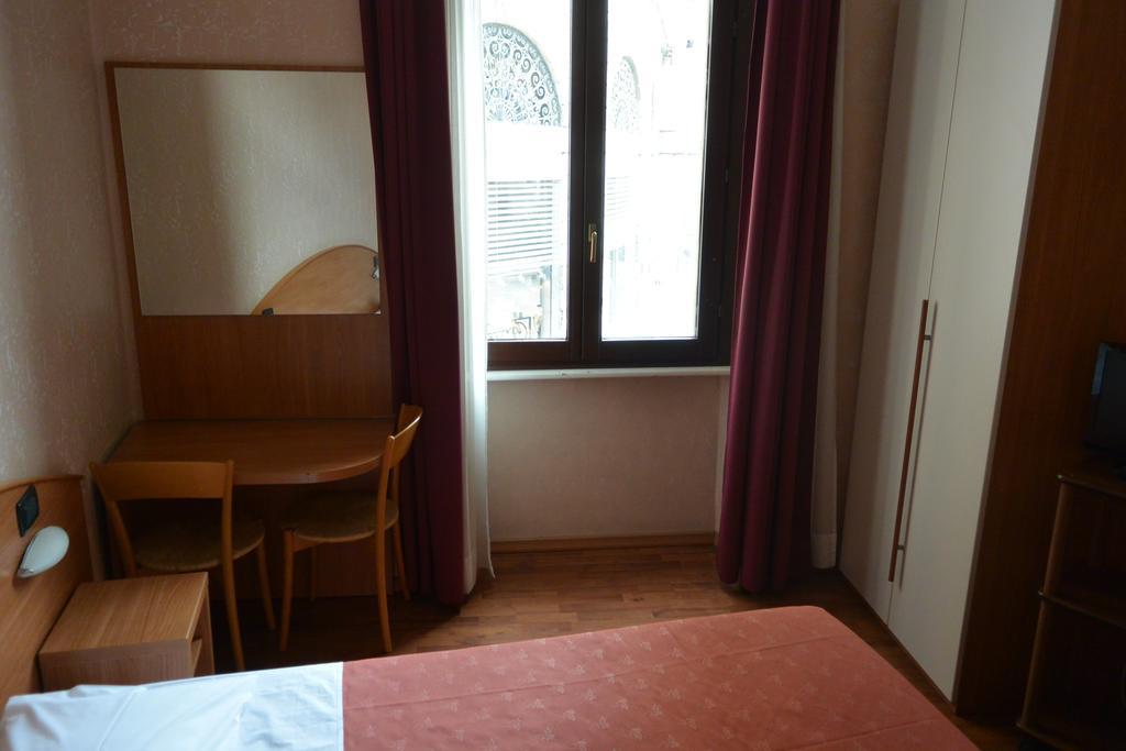 Hotel Nuovo Mediolan Zewnętrze zdjęcie
